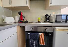 Stylish 1BR Flat Next to Hockley