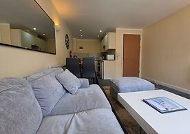 Stylish 1BR Flat Next to Hockley