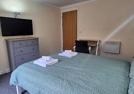 Stylish 1BR Flat Next to Hockley