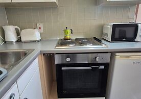 Stylish 1BR Flat Next to Hockley