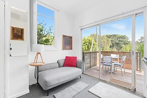 Charming Maning Ave - 2 Bedroom Unit