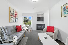 Charming Maning Ave - 2 Bedroom Unit