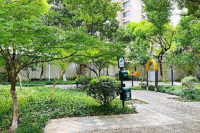 Tyms Xujiahui Modern 2BR APT