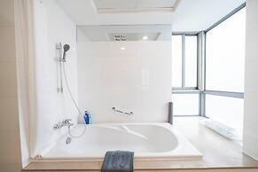 Tyms Spacious 3BR 2BA APT  Laishi Di
