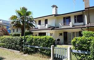 Spacious Villa With Garden and Pool