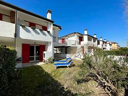 Terraced House With Garden and Pool