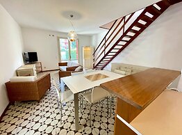 Terraced House With Garden and Pool