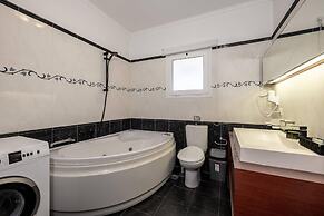 Leone Luxury Villa Giota