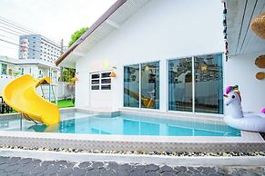 Jomtien 5BR Beach Pool Villa JB5