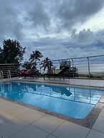 The Sea by Club Travalet