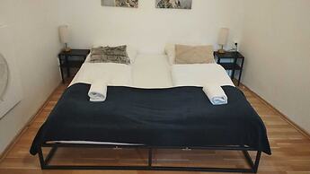 Affordable 1BR Apt Near Schönbrunn