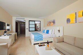 Meliá Laguna Beach Resort