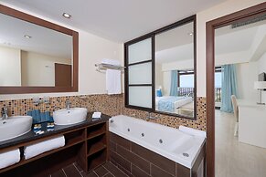 Meliá Laguna Beach Resort