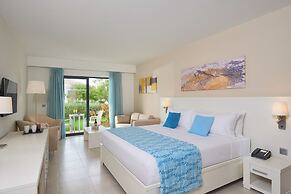 Meliá Laguna Beach Resort