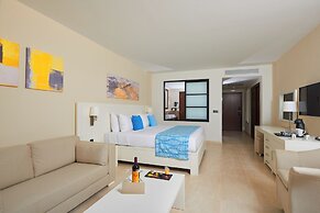 Meliá Laguna Beach Resort