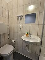 Stylish 1BR Apt  Walk to Schonbrunn