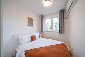 Tyms Changning Spacious 3BR 2BA APT