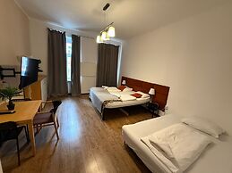 Modern 1BR Apt Steps from Westbahnhof