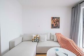 Tyms 2BR APT  Riverside Garden