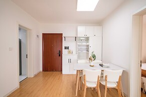 Tyms 2BR APT  Riverside Garden