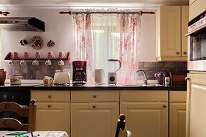 Transylvanian Home - Mountain View, BBQ & Pool