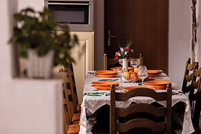 Transylvanian Home - Mountain View, BBQ & Pool