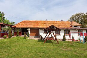 Transylvanian Home - Mountain View, BBQ & Pool