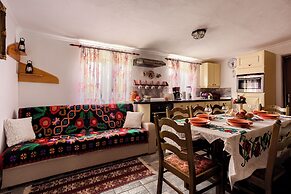 Transylvanian Home - Mountain View, BBQ & Pool