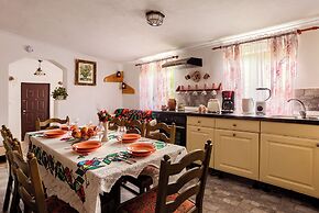 Transylvanian Home - Mountain View, BBQ & Pool