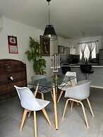 Modern Home With Pool, Garden & 24 7 Security