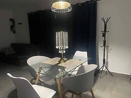 Modern Home With Pool, Garden & 24 7 Security
