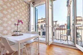 San Polo Apartment with Balcony