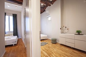 San Polo Apartment with Balcony