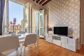 San Polo Apartment with Balcony