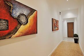 San Polo Apartment with Balcony