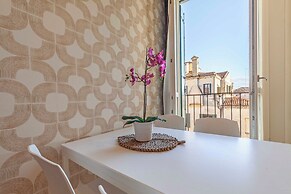 San Polo Apartment with Balcony