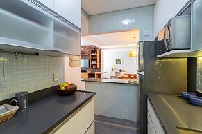 Leblon | 5 min da Praia, com workspace e perto do comércio do bairro -