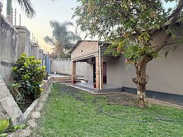 Spacious & Modern 3-bedroom Foxdale