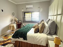 Spacious & Modern 3-bedroom Foxdale