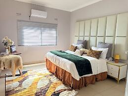 Spacious & Modern 3-bedroom Foxdale