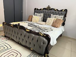 Spacious & Modern 3-bedroom Foxdale