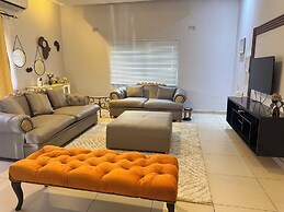 Spacious & Modern 3-bedroom Foxdale
