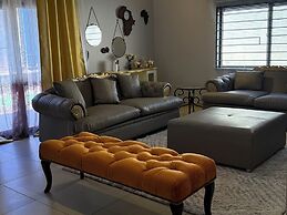 Spacious & Modern 3-bedroom Foxdale