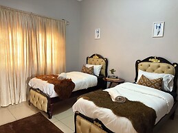 Spacious & Modern 3-bedroom Foxdale