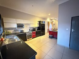 Spacious & Modern 3-bedroom Foxdale