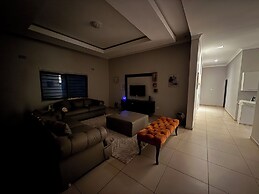 Spacious & Modern 3-bedroom Foxdale