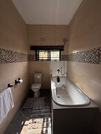 Spacious & Modern 3-bedroom Foxdale