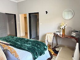 Spacious & Modern 3-bedroom Foxdale