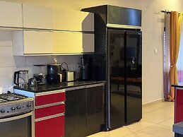 Spacious & Modern 3-bedroom Foxdale