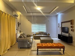 Spacious & Modern 3-bedroom Foxdale